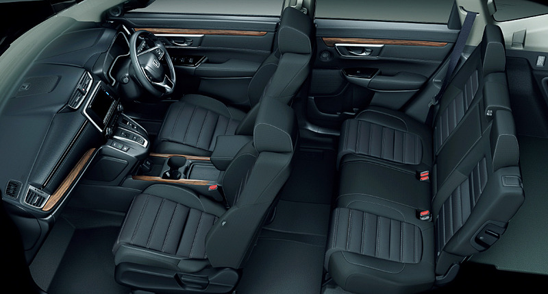 5人乗り仕様のみを設定するハイブリッドモデルのインテリア