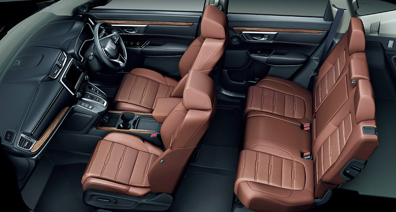 5人乗り仕様のみを設定するハイブリッドモデルのインテリア