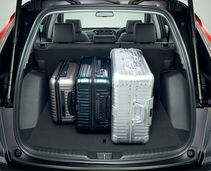 5人乗り仕様のラゲッジスペース容量は、ガソリンターボモデルが561L、ハイブリッドモデルが499L