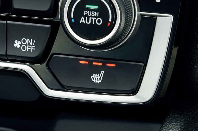 運転席＆助手席シートヒーターは全車標準装備