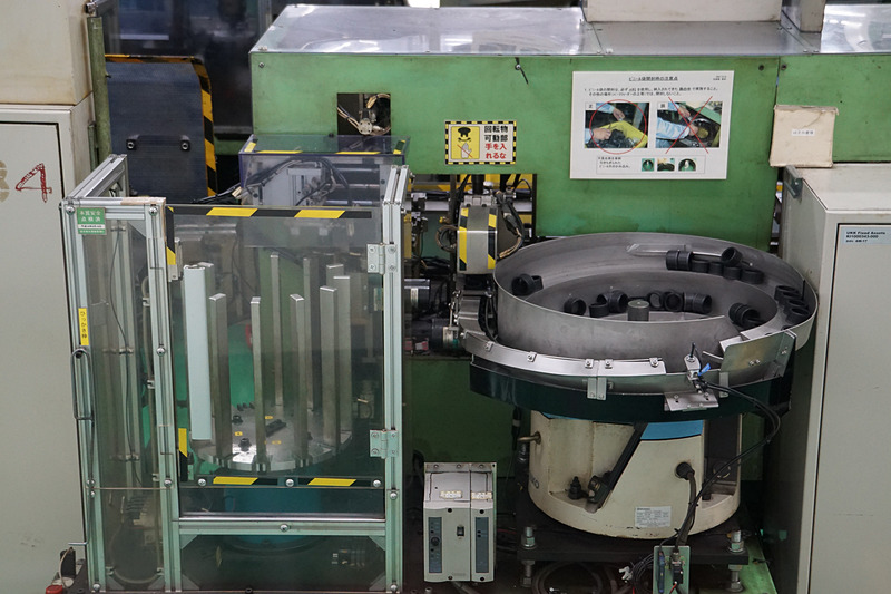 新工場内の様子。板材のプレスから製品検査までの生産ラインのほか、金型の整備や工作機械の管理部門も設置。フレキシブルな生産ラインの構築のため、工作機械は移設可能な状態にしてあるという