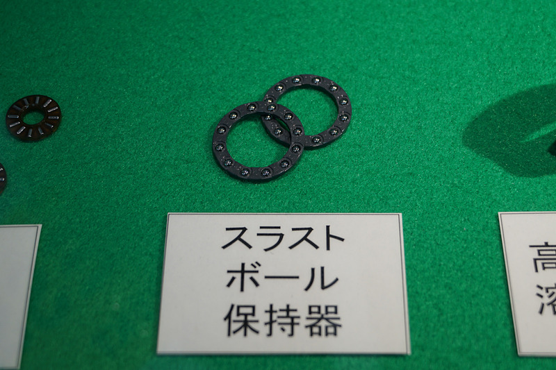 スラストタイプのニードルローラーベアリング