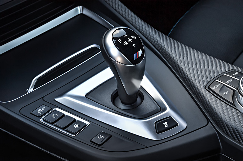 インテリアではインパネやステアリング、シートなどを一新