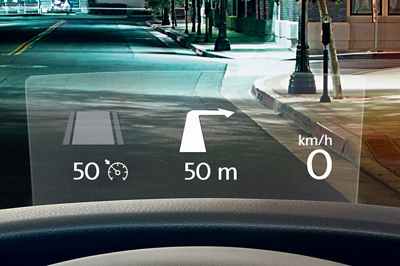 ハイラインとR-ラインでは「ヘッドアップディスプレイ」「パワーテールゲート（挟み込み防止機能、“Easy Open＆Easy Close 機能付”）」などが標準装備となった