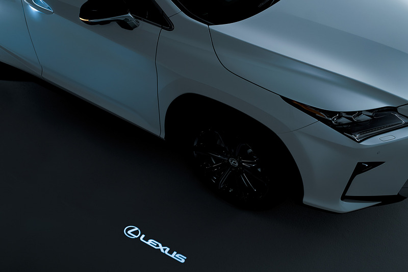 ドアミラー足下照明（特別仕様車専用）