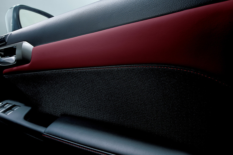 ドアトリム（特別仕様車専用L tex/ファブリック＜ブラック/ダークローズ・レッドステッチ＞