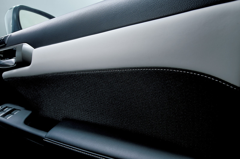 ドアトリム（特別仕様車専用L tex/ファブリック＜ブラック/ホワイト・ホワイトステッチ＞