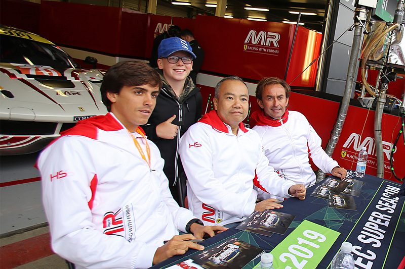 MR RACINGの石川資章選手。右はオリビエ・ベレッタ、左はエディ・チーバー3世