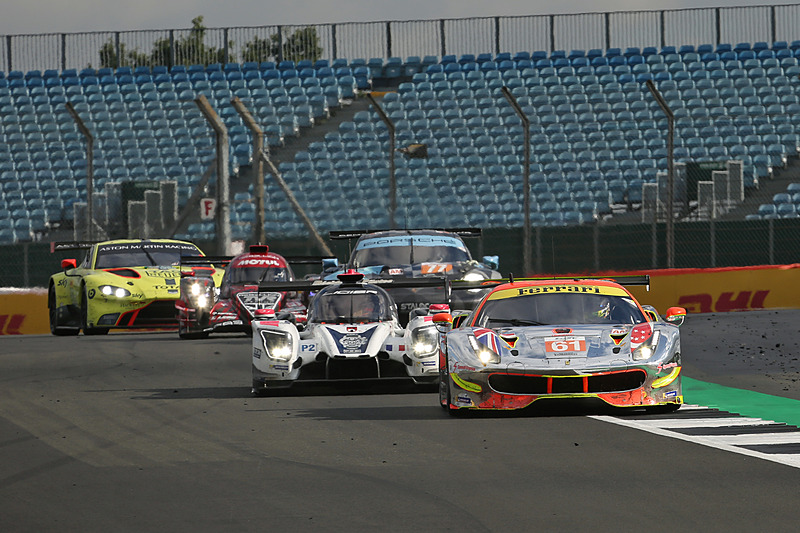 澤圭太組のフェラーリ 488 GTE（61号車）、森義治組のLARBRE COMPETITION（50号車）