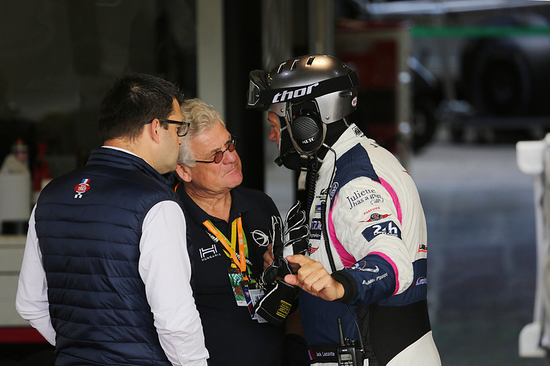 LARBRE COMPETITION（50号車）、ピットストップペナルティでピットアウトする