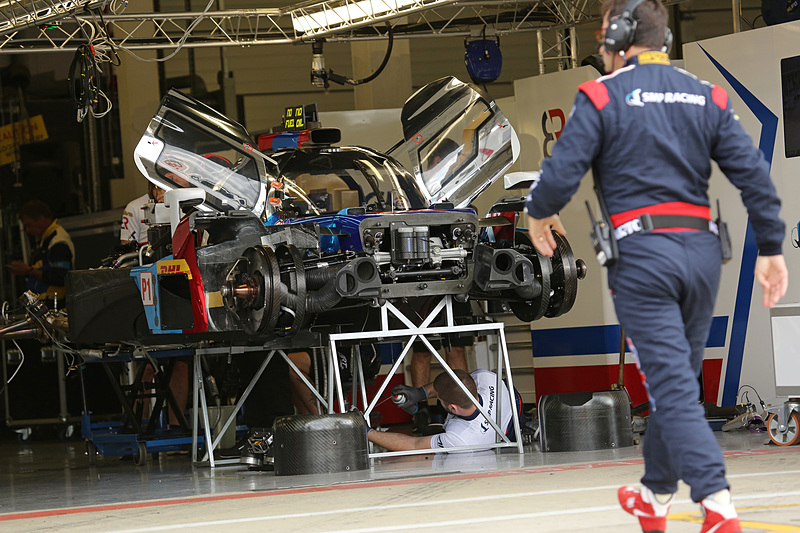 ジェンソン・バトン選手はドライブせず、23周リタイアに終わったSMP RACING 11号車