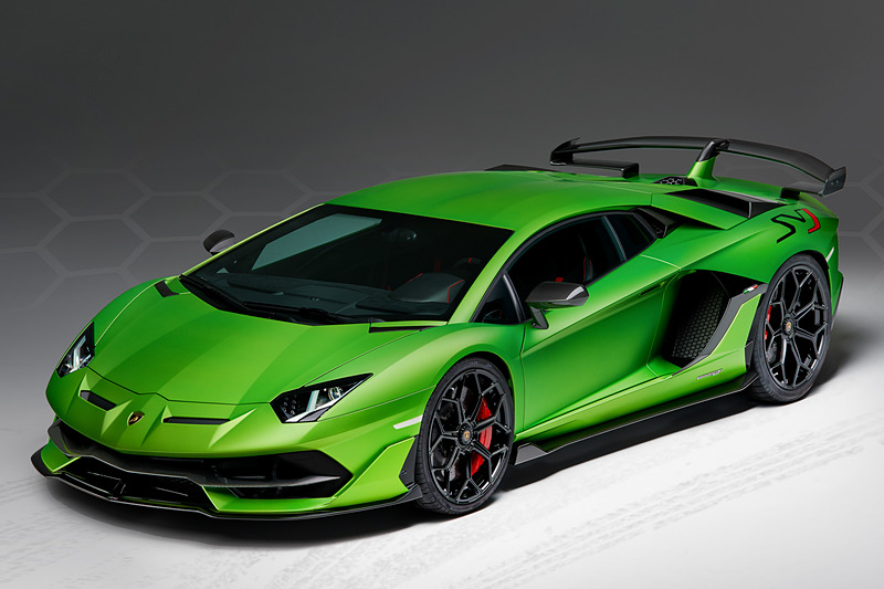 世界初公開された「アヴェンタドール SVJ」