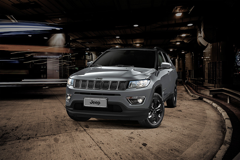 ジープ「コンパス」の限定車「ナイトイーグル」