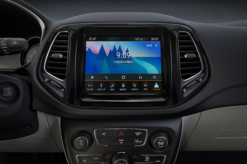 Android AutoやApple CarPlayに対応するオーディオナビゲーションシステム「Uconnectシステム」はベースモデルから標準装備