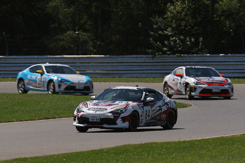 スタートがうまくいくとともに、リアバンパーのプッシュもあってトップに立つことができた