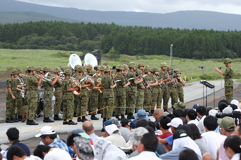 前段演習前には音楽演奏も行われた