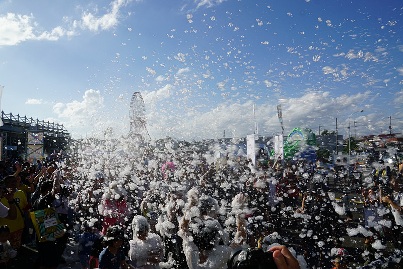 泡キャノンで泡まみれ