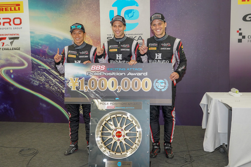 28号車 HubAuto Corsaのドライバー、左から吉田広樹選手、ニック・フォスター選手、デイビッド・ペレル選手