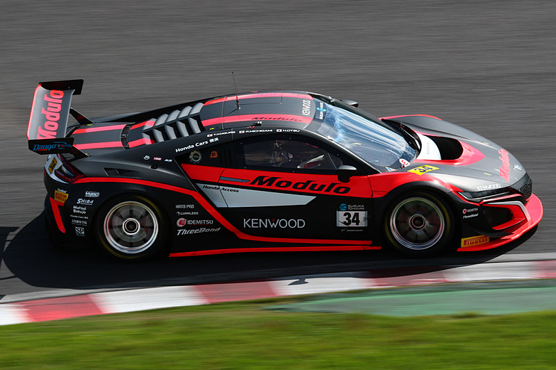 “復活の34号車”としてサーキットの注目を集めるModulo Drago CORSE（道上龍/大津弘樹/小暮卓史選手）