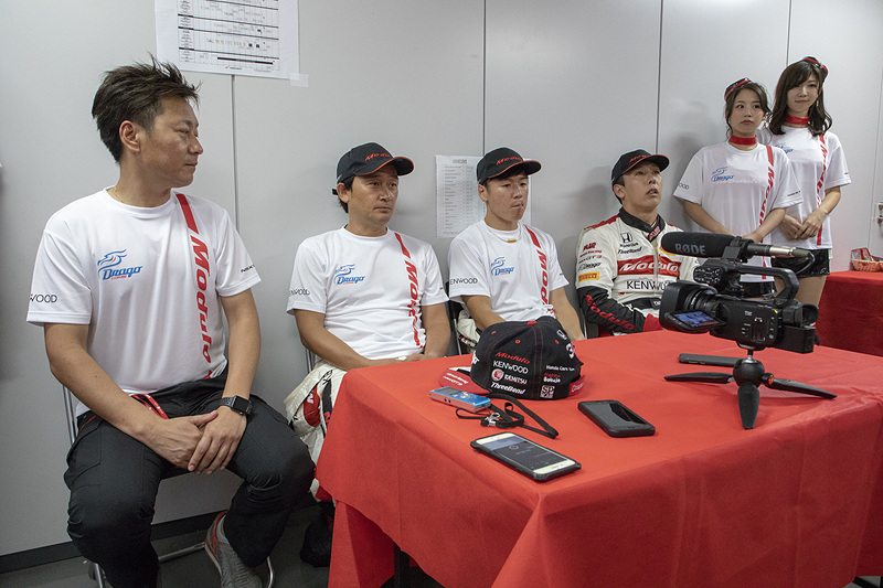 34号車 Modulo Drago CORSEのチームホスピタリティで行なわれた記者会見