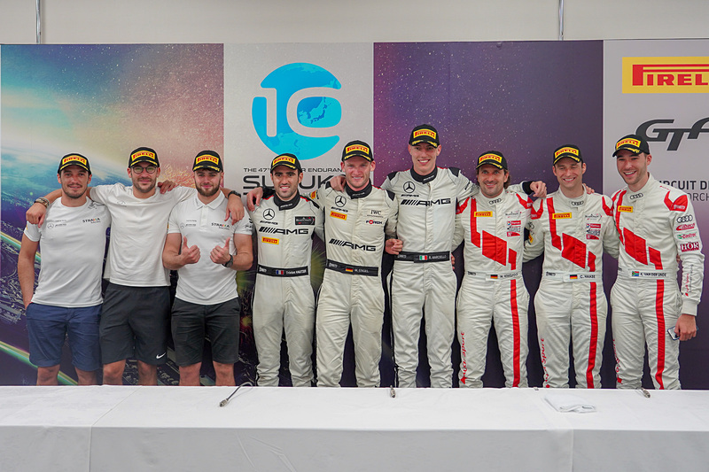 表彰台に立った3チームのドライバー