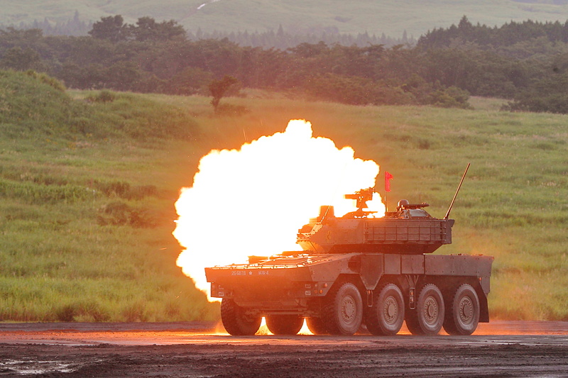 平成30年度富士総合火力演習のハイライトとなった16式機動戦闘車の砲撃シーン