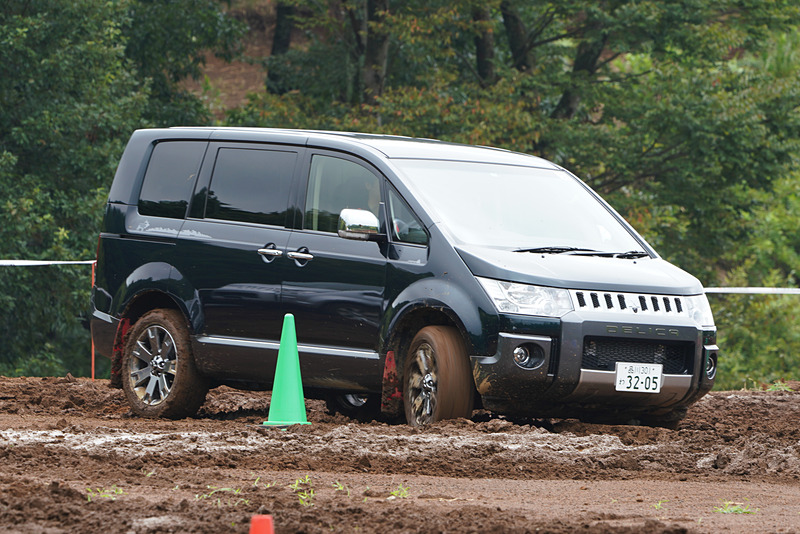 2WDモードでは発進することができないほど酷いぬかるみ