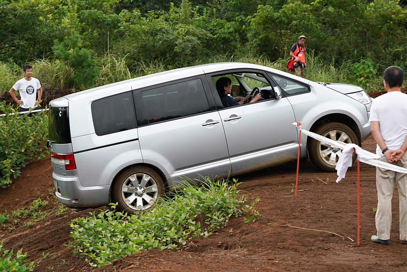トラクションコントロールをOFFにして上りきった。ドライバーからは安堵の声が出ていた