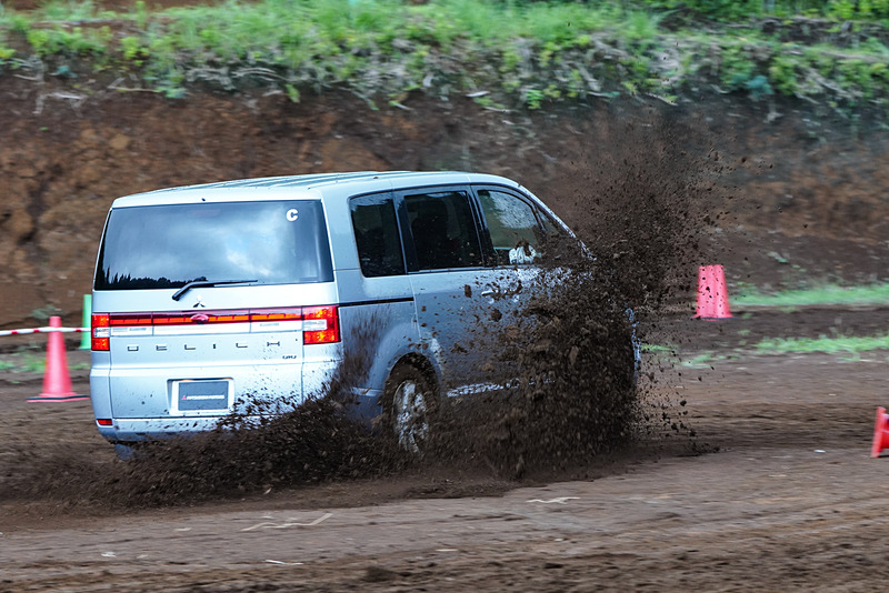 増岡浩選手のドライビングによる同乗体験
