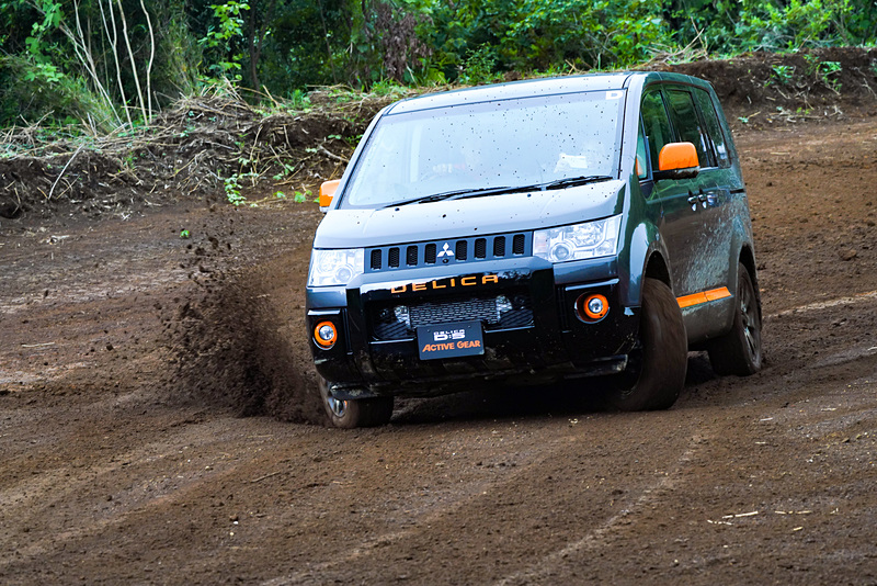 増岡浩選手のドライビングによる同乗体験