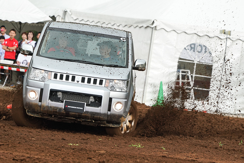 時おり悲鳴が上がるほどアグレッシブな走りを見せた増岡選手
