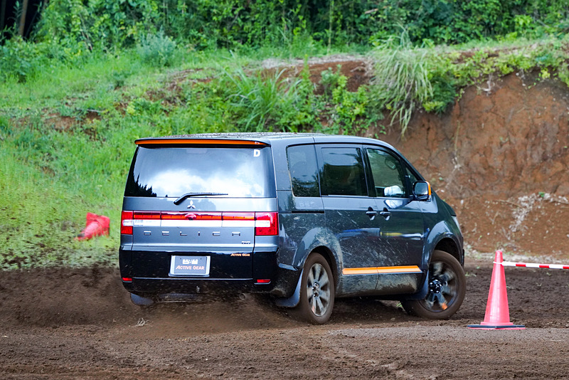 時おり悲鳴が上がるほどアグレッシブな走りを見せた増岡選手