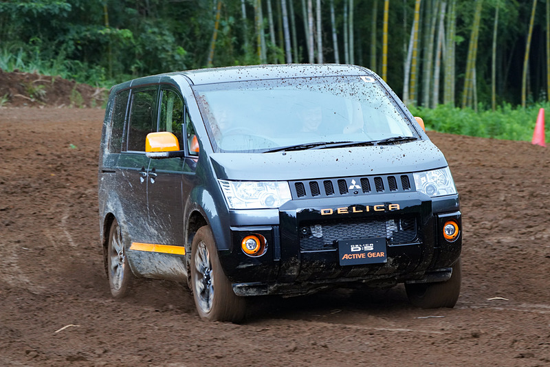 時おり悲鳴が上がるほどアグレッシブな走りを見せた増岡選手
