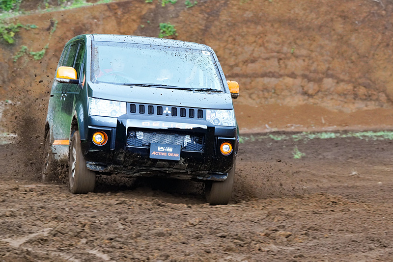 時おり悲鳴が上がるほどアグレッシブな走りを見せた増岡選手