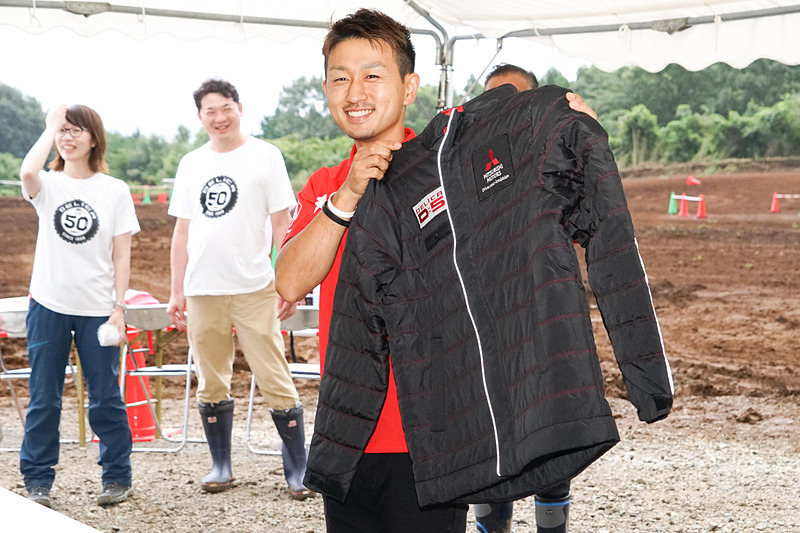 特別賞もあり、こちらはまだ未発売のデリカ D：5ジャケットがプレゼントされた