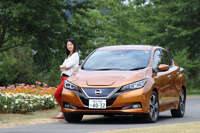 試乗車は「リーフ G」の2WDモデル（399万600円）。ボディサイズは4480×1790×1540mm（全長×全幅×全高）で、ホイールベースは2700mm。最高出力110kW（150PS）/3283-9795rpm、最大トルク320Nm（32.6kgfm）/0-3283rpmを発生する「EM57」型モーターを搭載