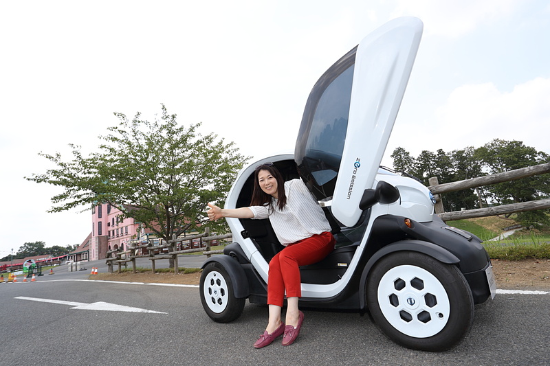 最後に試乗した「ニューモビリティコンセプト」のボディサイズは2340×1230×1450mm（全長×全幅×全高）。前後2人乗りで、最高速は約80km/h。1回の充電で約100km走行できる。販売はされておらず、2018年8月現在は「チョイモビ」として横浜市内でレンタルすることが可能