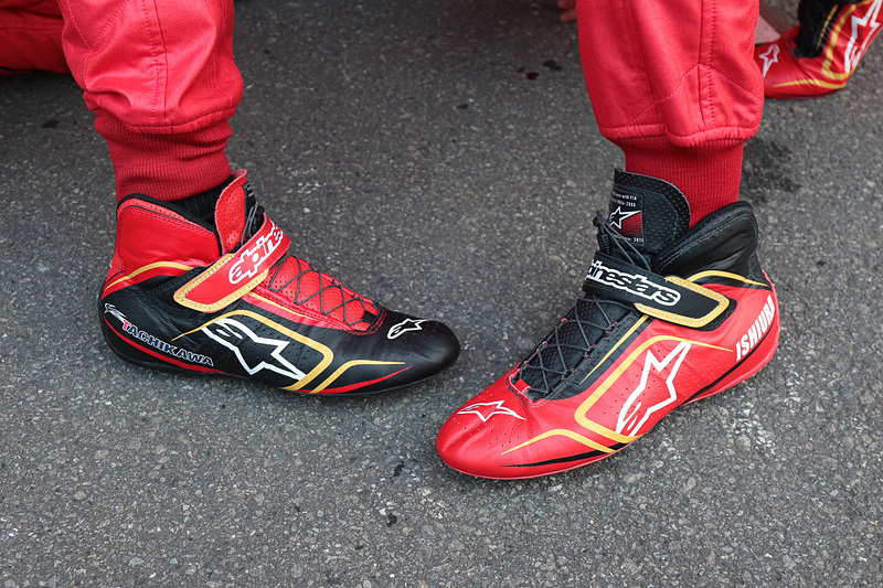 「TECH1-Z SHOES」には非常に柔らかくて薄いカンガルー皮革を使用している。それぞれ名前入り