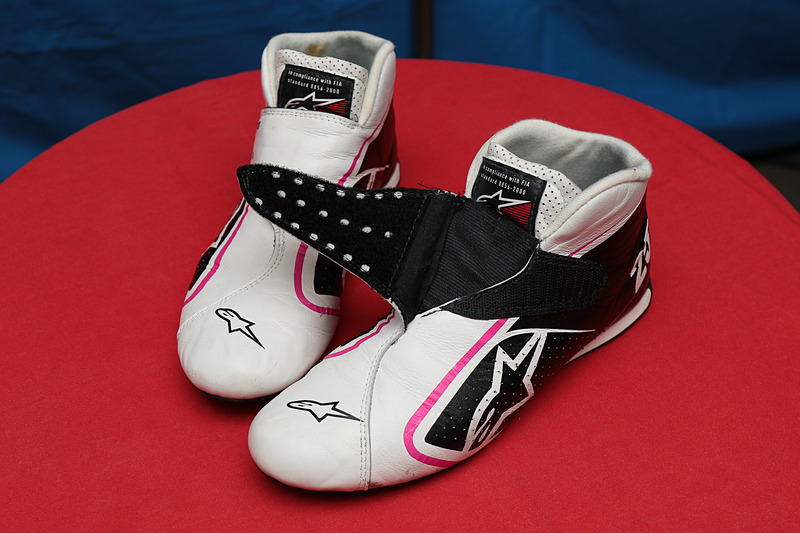 松井選手は「SUPERMONO SHOES」を愛用。締め付けがベルクロになっているのが特徴。締め具合の調整がしやすい
