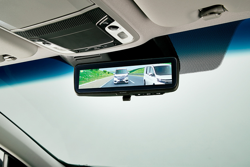 「アドバンスドルームミラー」7万4520円（取り付けアタッチメント［9720円］が必要）