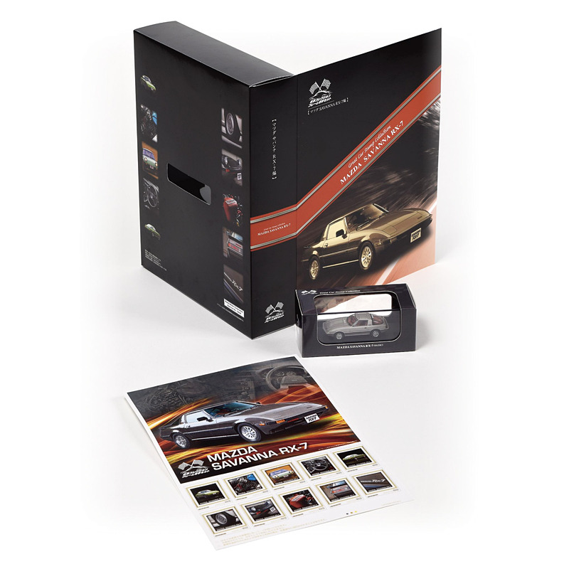 「名車コレクションフレーム切手セット マツダ サバンナ RX-7編」ではフレーム切手、ミニカー本体に加え、ケース、ミニカー用パッケージ、台座、特製BOXがセットになる