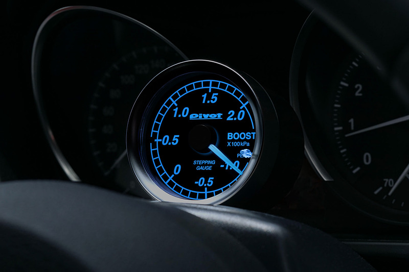 ブルー照明を採用した「GEKKO-X」