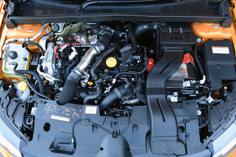 直列4気筒DOHC 1.8リッター直噴ターボ「M5P」型エンジンは最高出力205kW（279PS）/6000rpm、最大トルク390Nm（39.8kgfm）/2400rpmを発生。JC08モード燃費（参考値）は13.3km/L