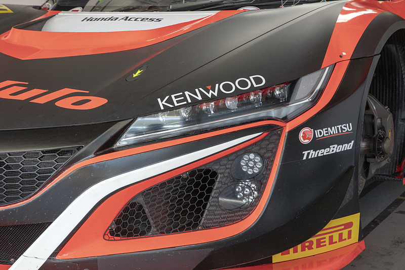 GT300仕様とは異なり、ヘッドライトがクリアになっている。また、34号車のみマーカーランプもクリアになっていた