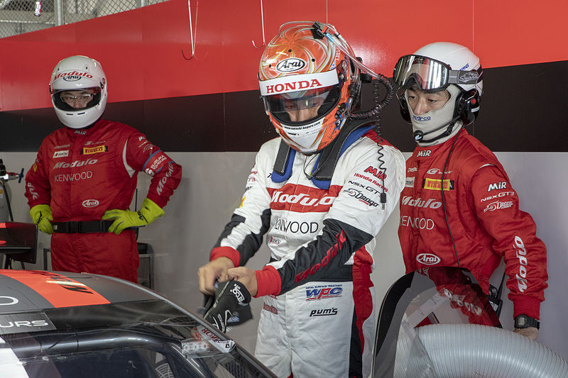 BBS EXCITING ATTACKはドライバー3人とも走行する。最後に登場したのは小暮選手。タイムは2分04秒423