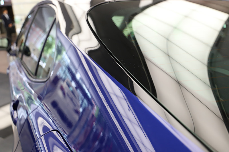 Cピラーにはキャラクターラインが入っており、ツートーンのボディカラーはここで綺麗に分かれている