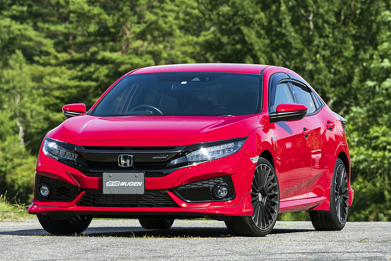 各種無限パーツを装着したシビック ハッチバック