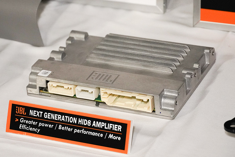 8チャンネルアンプ