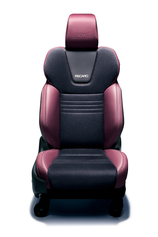RECARO フロントシート（ブラック/ボルドー、レッドステッチ＋STIロゴ入り）