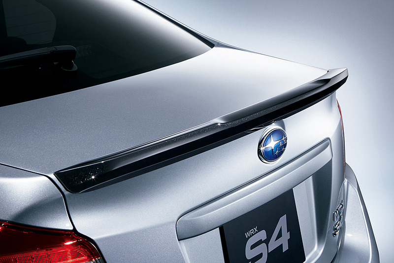 トランクリップスポイラー（ブラックカラード）